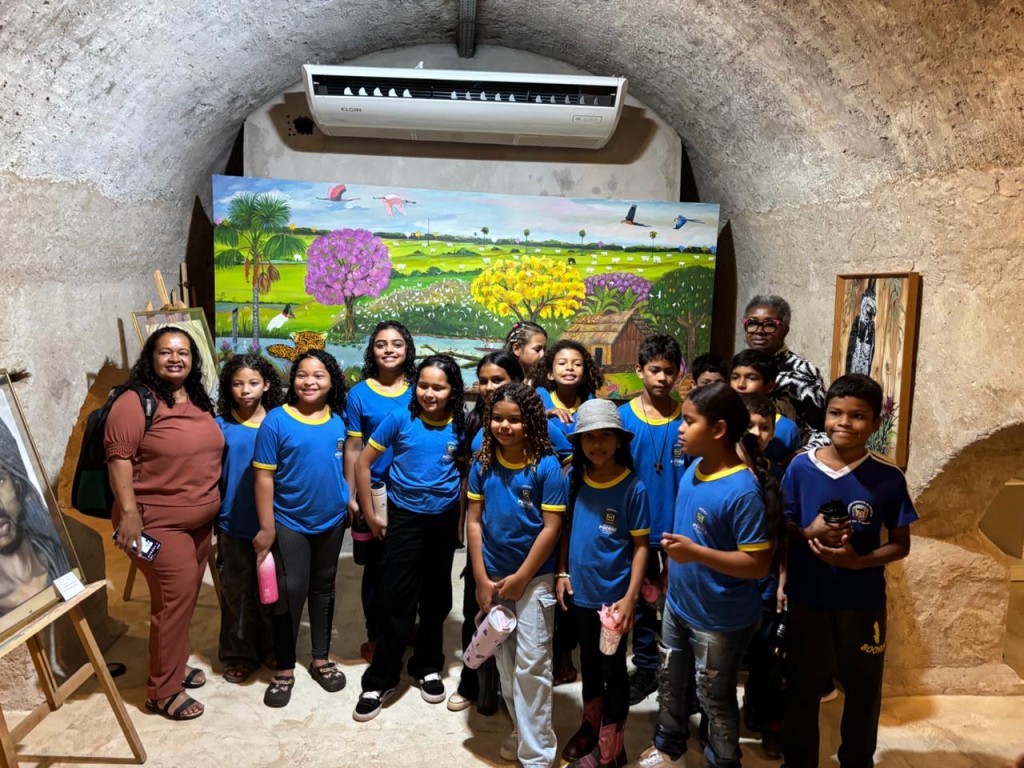 Crianças de escola rural de Poconé visitam museu pela primeira vez e se reconhecem nas obras