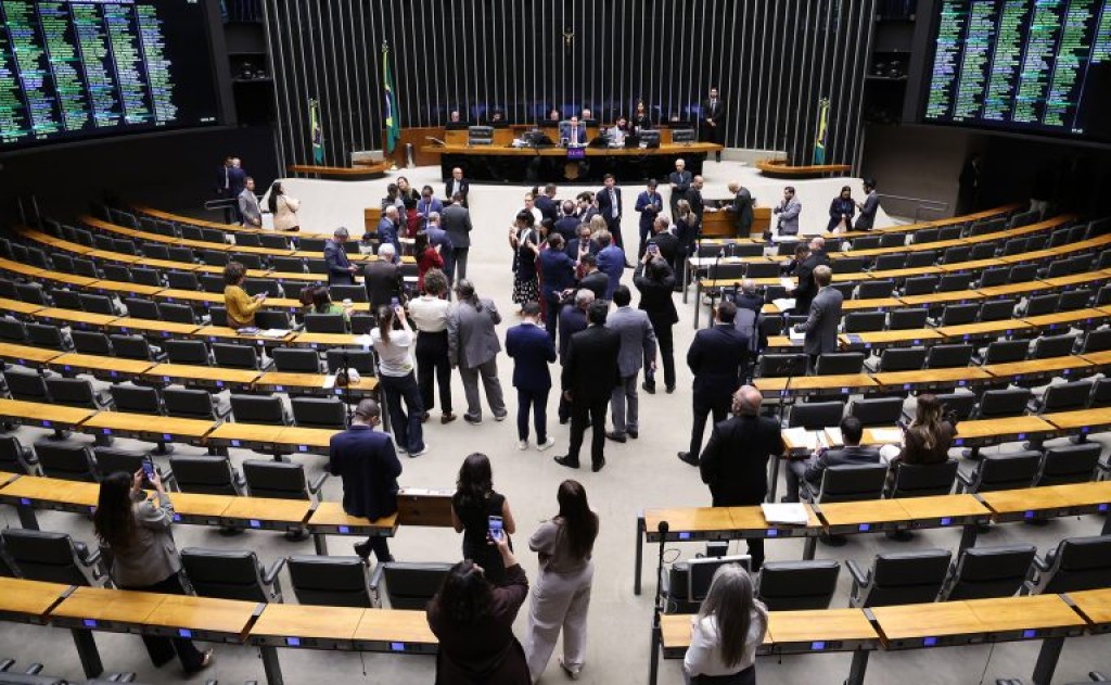 Câmara aprova urgência para projeto que muda a Lei de Crimes Ambientais