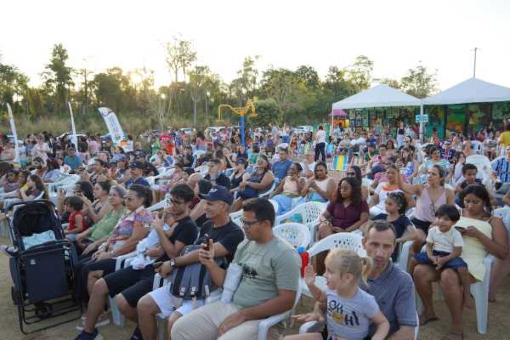 Praça do Vida Nova fica lotada com evento de cultura em Lucas do Rio Verde